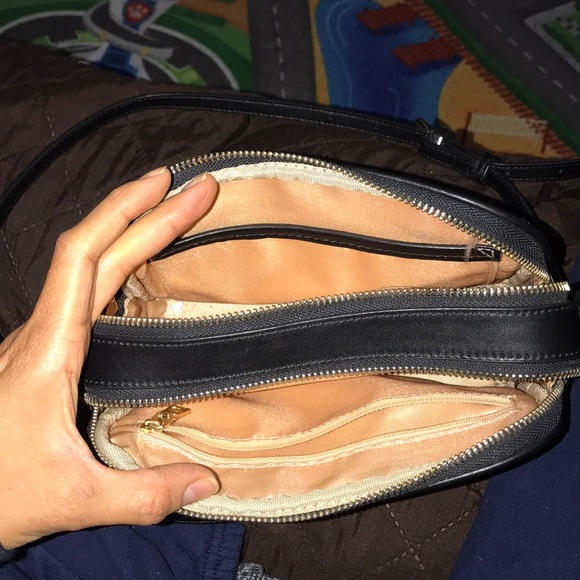 The sis kiss 💋 leopard crossbody bag - Picture 4 of 7